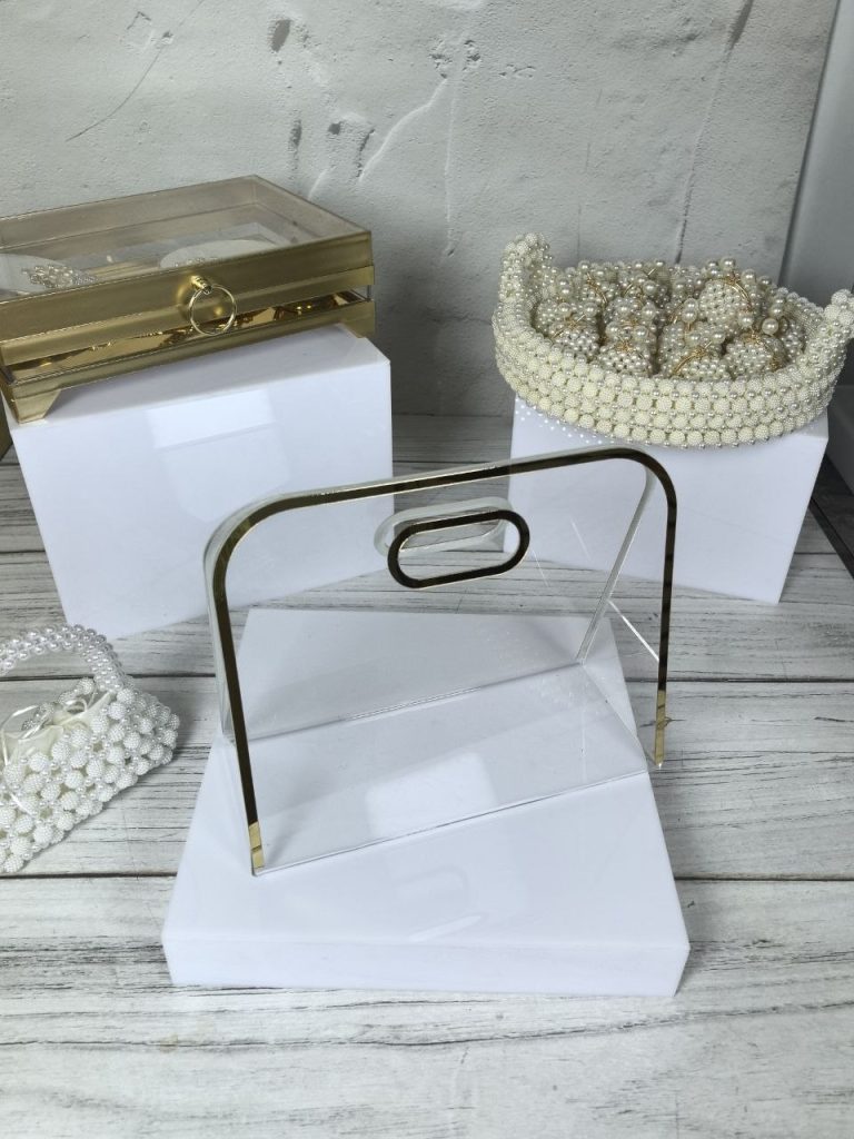 Presentoir en plexi pour buffet