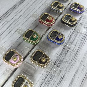 Chapelets électroniques de différentes couleurs (vert émeraude, rouge rubis, bleu saphir, marron, noir, rose, blanc, bleu clair, gris) avec perles décoratives posées à la main.